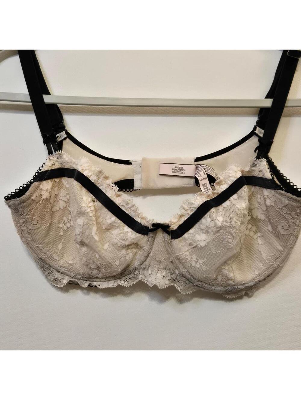 Victoria's Secret Women's Cream and White Bra